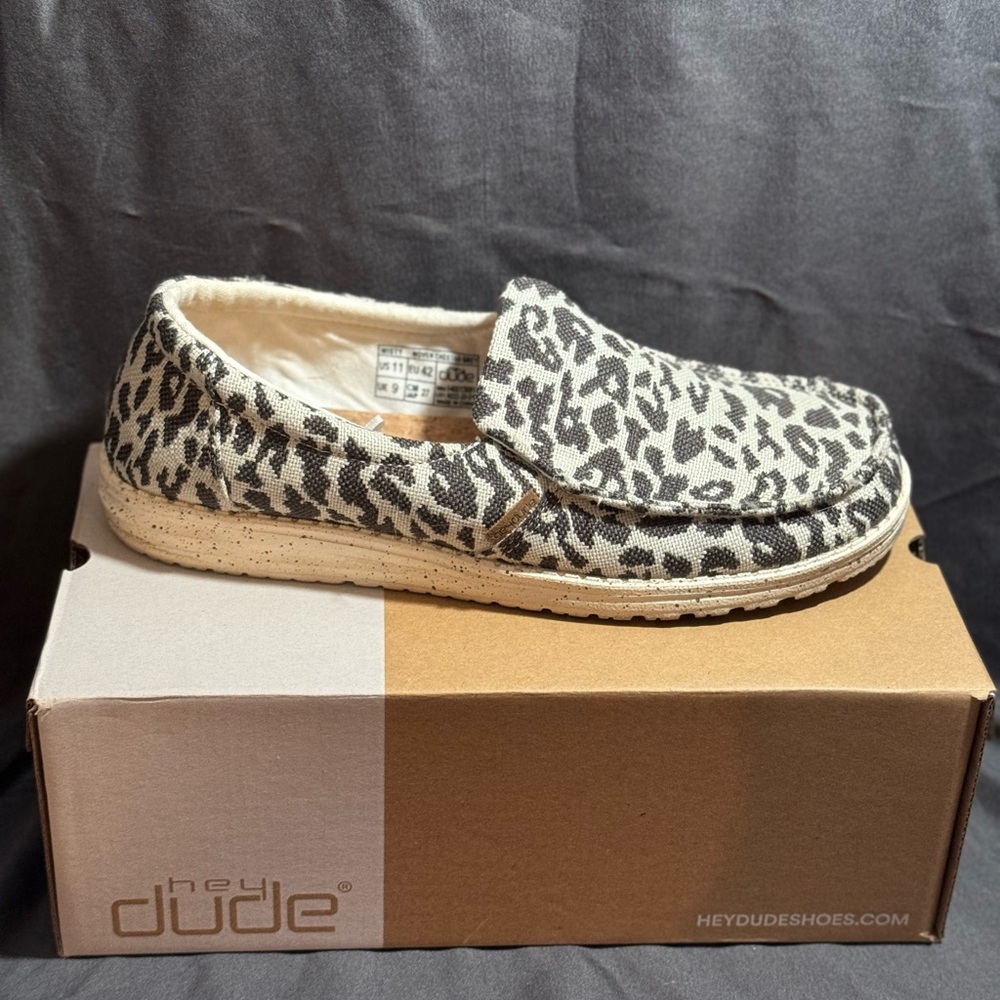Hey Dudes. Cheetah. Size 11